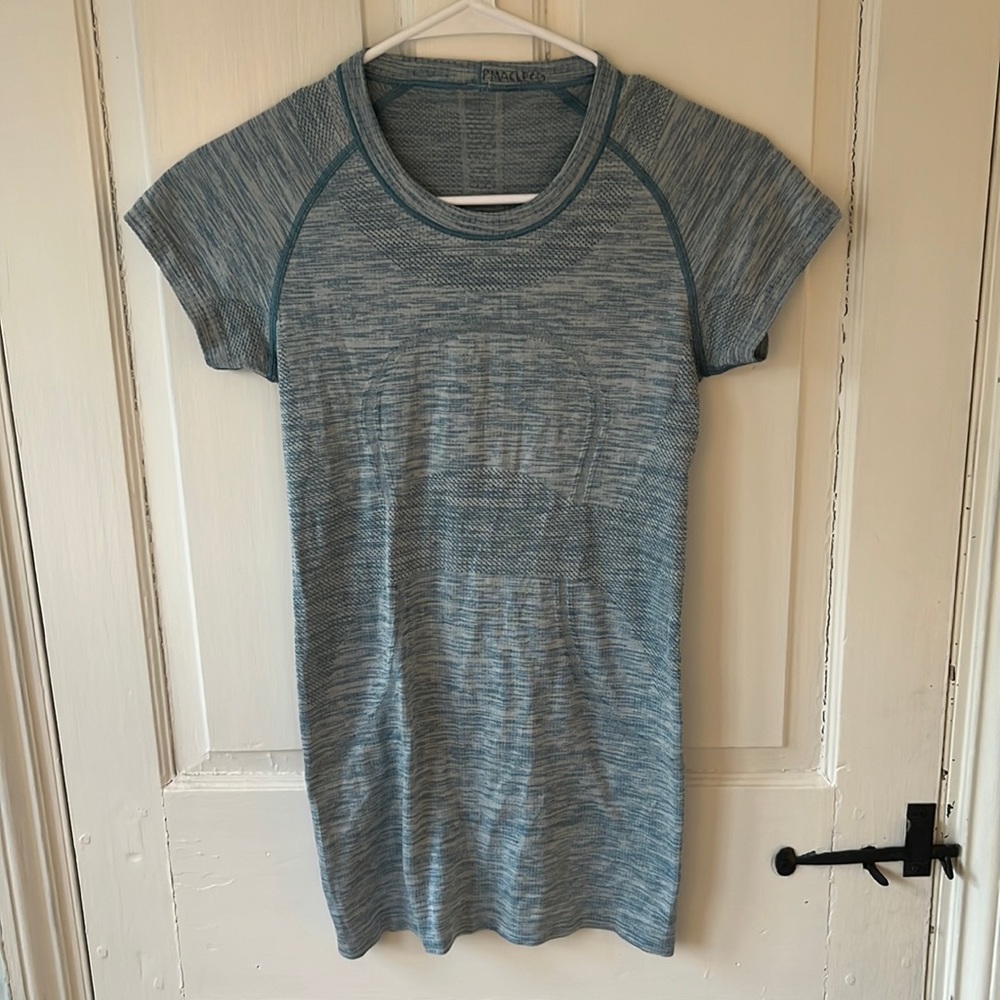 Lululemon swiftly shirt size 4